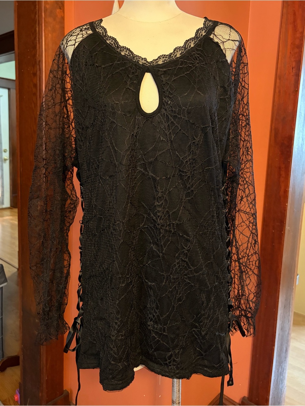 Rosegal Black Lace Long-Sleeve Keyhole Tunic
